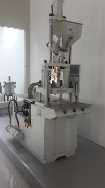 Keramische spuitgietmachine 