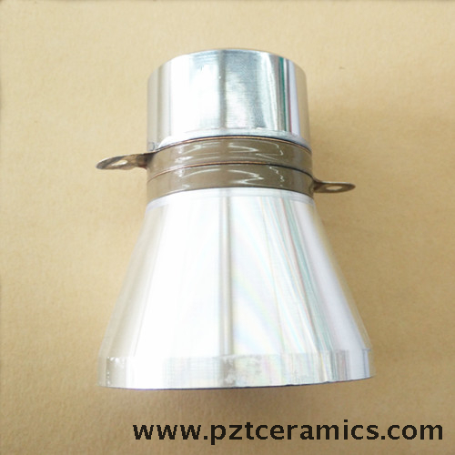 Piëzo -elektrische transducer voor ultrasone reiniger