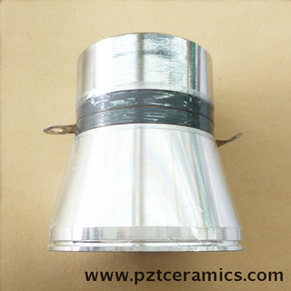 Ultrasone piëzo -elektrische transducer voor reiniging