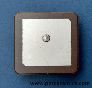 Piëzo keramische GPS -antenne -element
